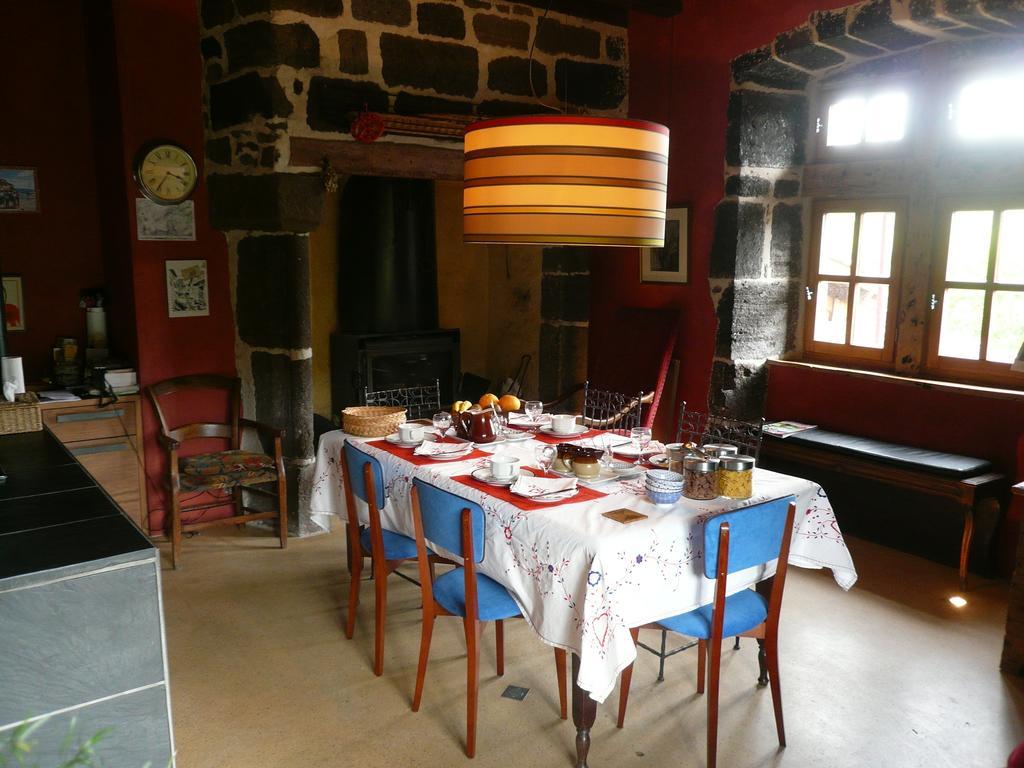 Chambre D'Hotes Et Gites Du Tapissier Polignac  Bagian luar foto